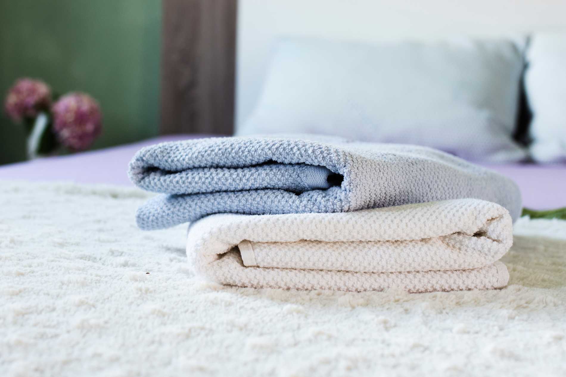 decoration-with-soft-towels-bed (1)